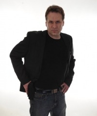 Chris Cottrell as Sean Hart